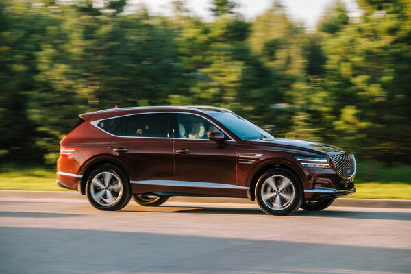 Горячий кроссовер Genesis GV80