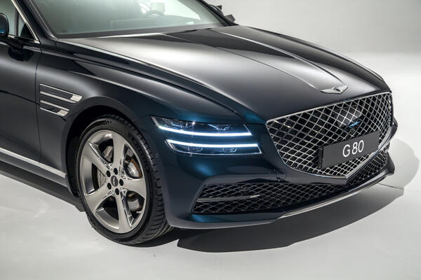 Горячий кроссовер Genesis GV80